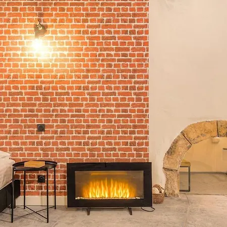 Industrial-Style Studio With Bathtub, Vieux-Lyon Exterior photo