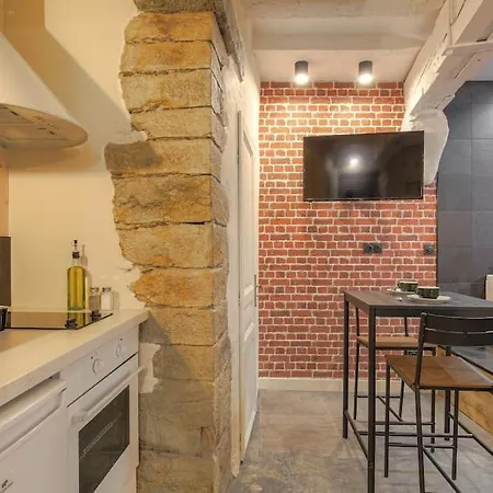 Industrial-Style Studio With Bathtub, Vieux-Lyon Exterior photo