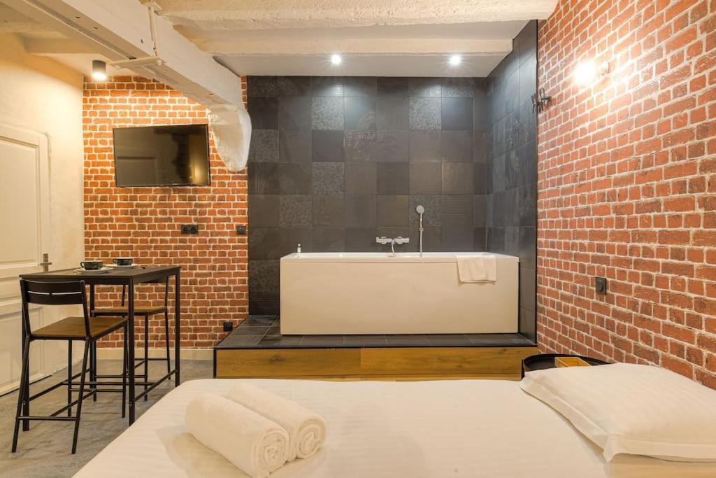 Industrial-style With Bathtub, Vieux-lyon Appartamento Lione