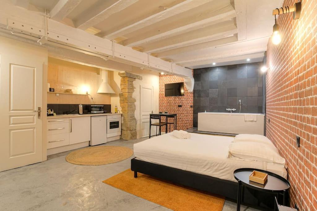 Industrial-style With Bathtub, Vieux-lyon * Lione