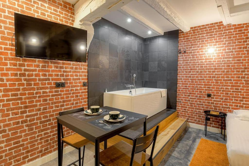 Industrial-style With Bathtub, Vieux-lyon * Lione